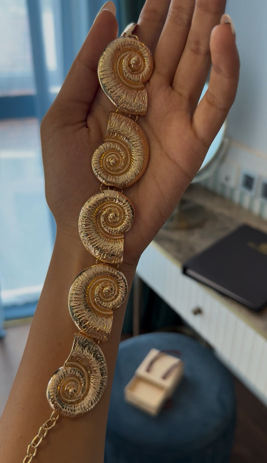 Seashell Arc Necklace