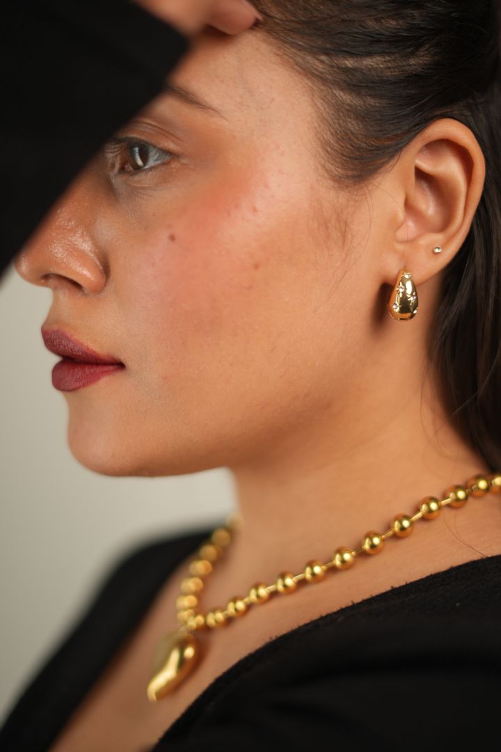Stunning Golden Heart Statement Necklace